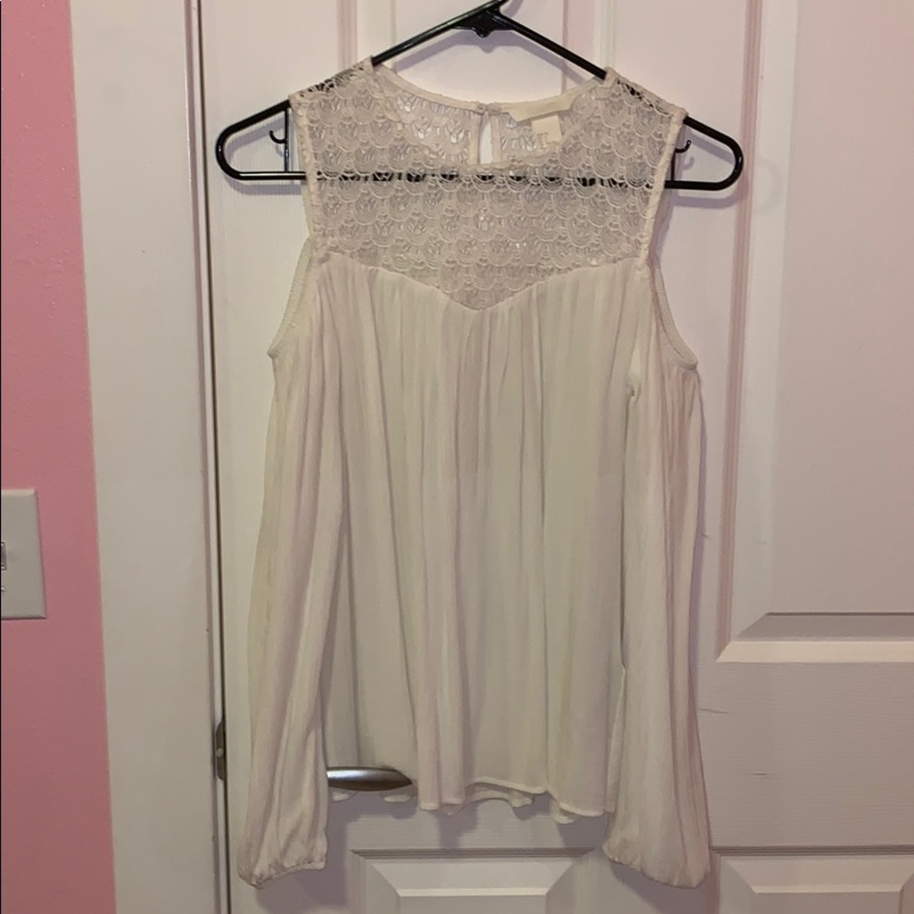 white lace cut out shoulders